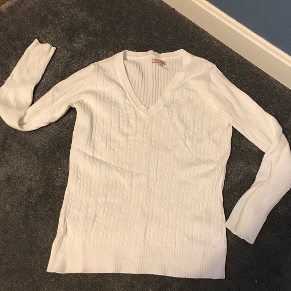 Cable knit sweater smoke free home like new - Picture 1 of 2